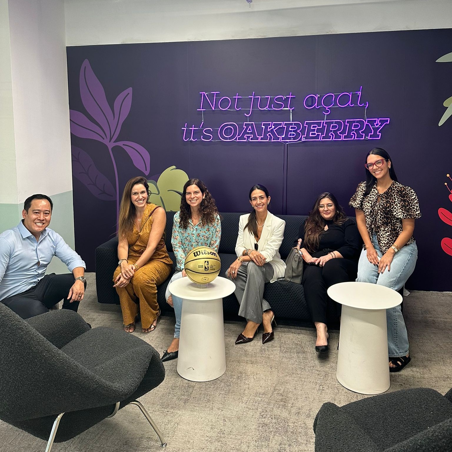 Julia Queiroz Primo e Anna Azevedo na Oak Berry Açaí