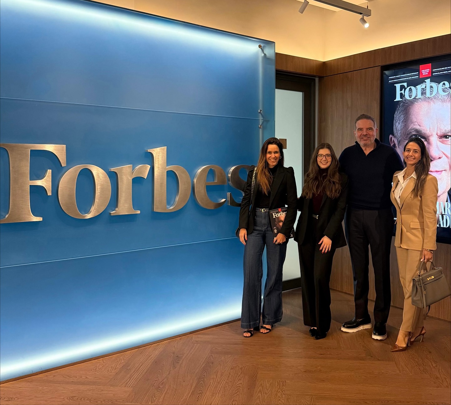 Julia Queiroz Primo com Antonio e Kaka Camarotti, CEO Forbes